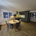 Apartment Rez-de-jardin Moderne & Lumineux Avec Clim